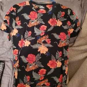 Hollister must have collection tshirt